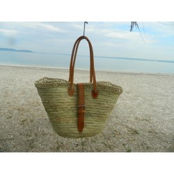 panier en osier de plage...