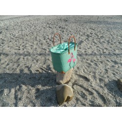 Panier de plage en raphia bleu-vertturquoise