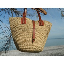 sac cabas en raphia crocheté -fermoir sangle et anses en cuir -chic & artisanal