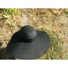 grande capeline noire