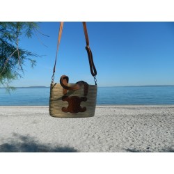 petit panier en raphia...
